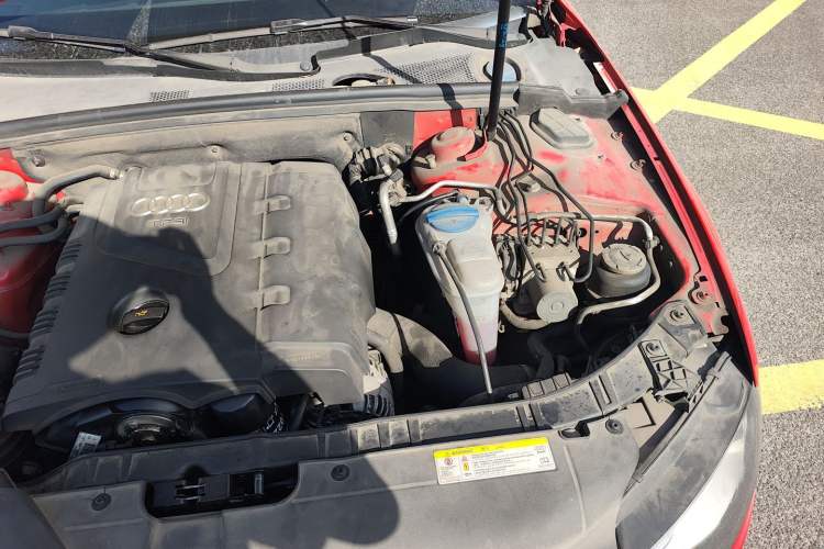 Used Audi A4L 2011 2.0 TFSI Standard Model Engine Bay Left