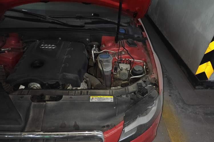 Used Audi A4L 2011 2.0 TFSI Standard Model Engine Bay Left
