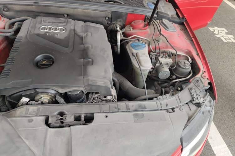 Used Audi A4L 2011 2.0 TFSI Standard Model Engine Bay Left