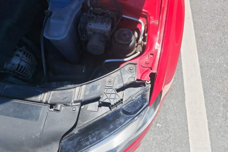 Used Audi A4L 2011 2.0 TFSI Comfort Model Engine Bay Left