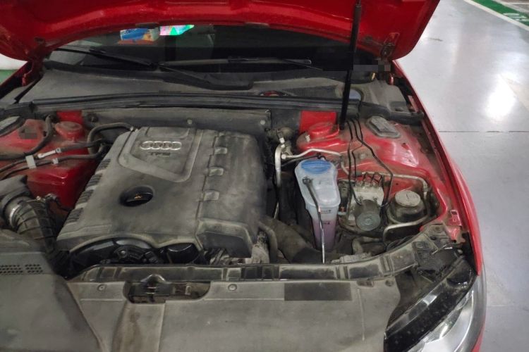Used Audi A4L 2011 2.0 TFSI Standard Model Engine Bay Left