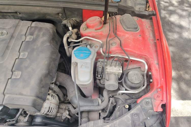 Used Audi A4L 2011 2.0 TFSI Technology Edition Engine Bay Left