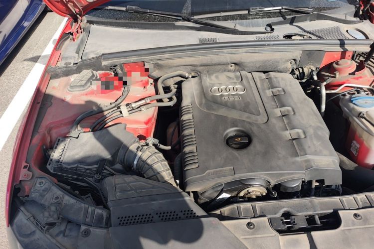 Used Audi A4L 2011 2.0 TFSI Standard Model Engine Bay Right