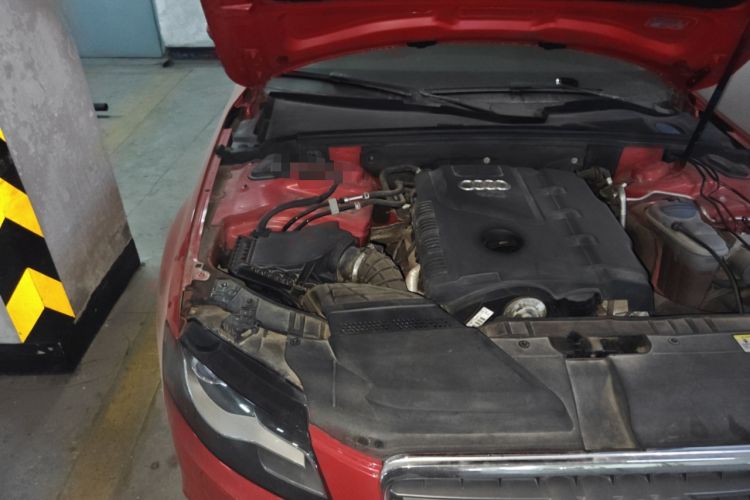 Used Audi A4L 2011 2.0 TFSI Standard Model Engine Bay Right
