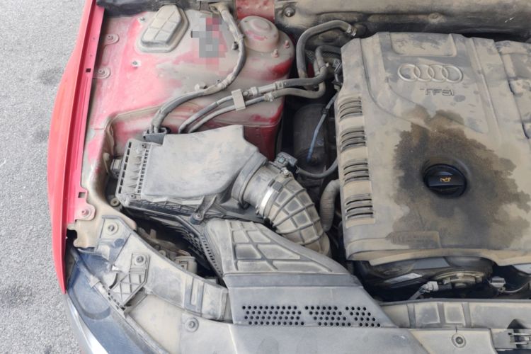 Used Audi A4L 2011 1.8 TFSI Comfort Model Engine Bay Right