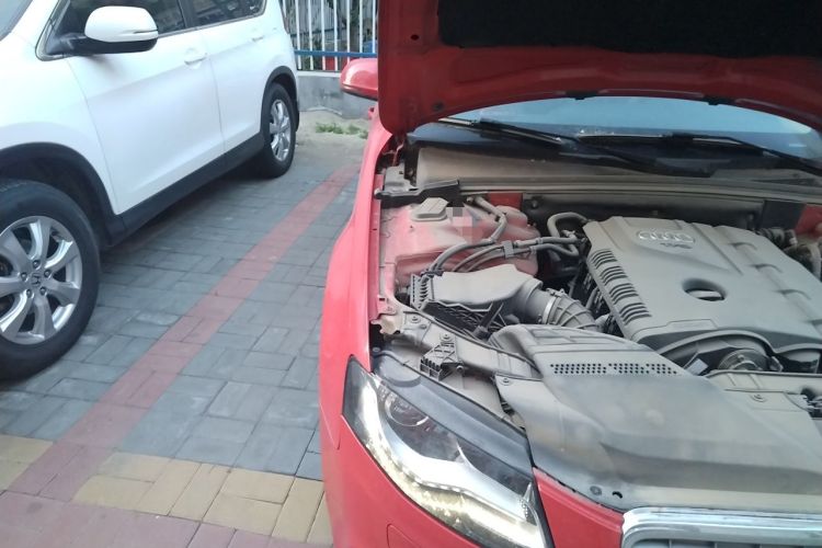 Used Audi A4L 2011 2.0 TFSI Comfort Model Engine Bay Right
