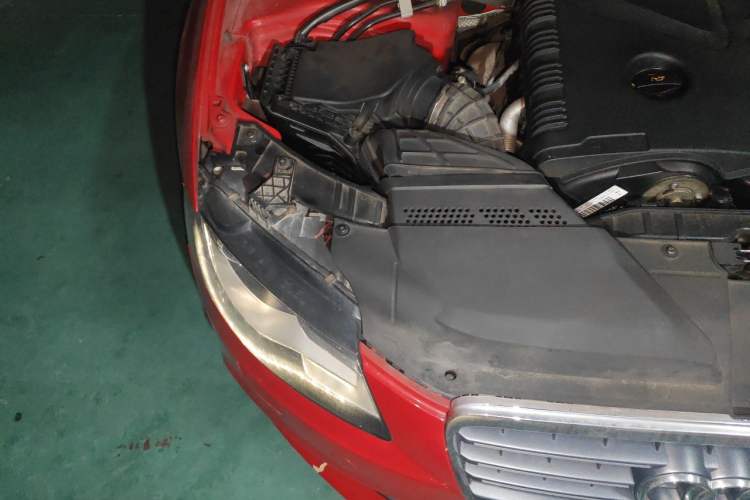 Used Audi A4L 2011 2.0 TFSI Comfort Model Engine Bay Right