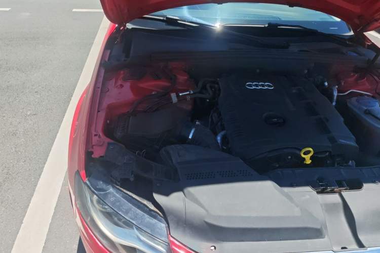 Used Audi A4L 2011 2.0 TFSI Comfort Model Engine Bay Right