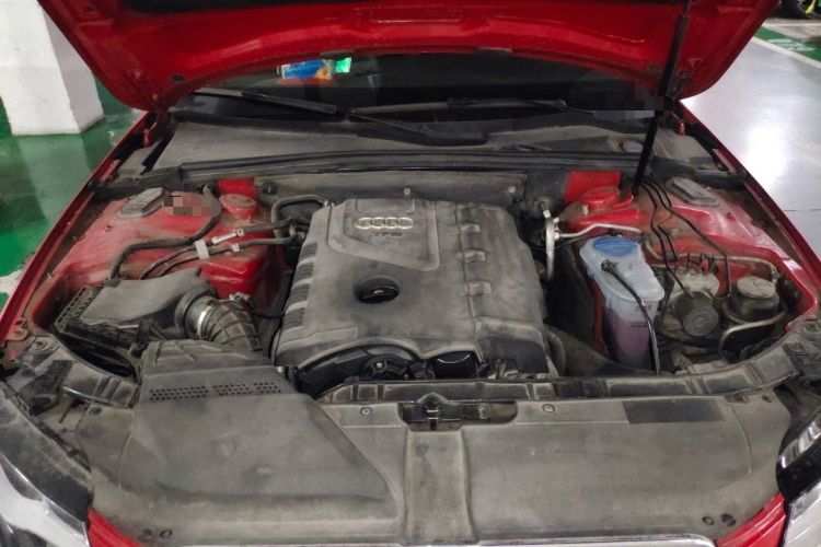 Used Audi A4L 2011 2.0 TFSI Standard Model Engine Bay