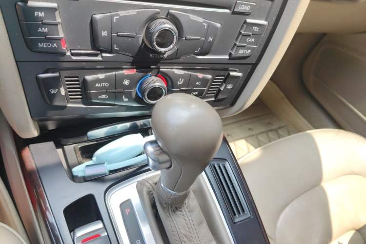 Used Audi A4L 2011 2.0 TFSI Technology Edition Gear Lever