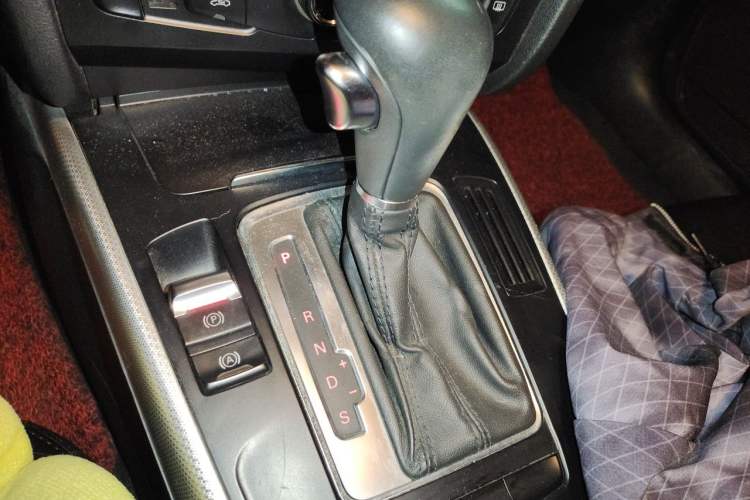 Used Audi A4L 2011 2.0 TFSI Standard Model Gear Lever