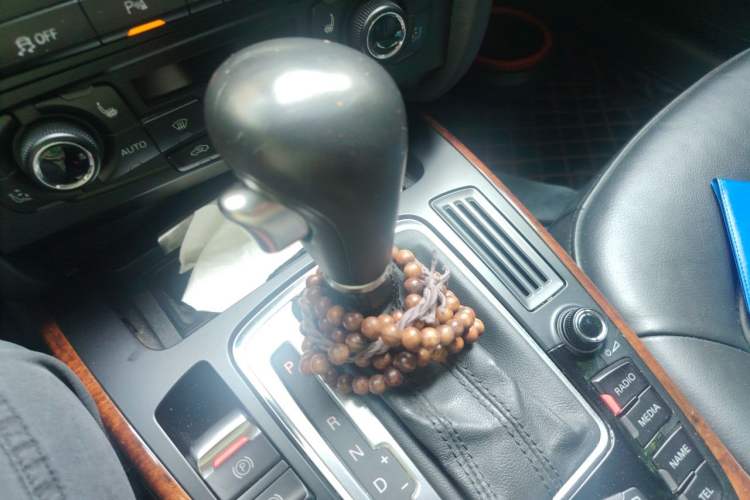 Used Audi A4L 2011 2.0 TFSI Technology Edition Gear Lever