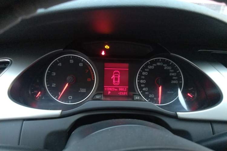 Used Audi A4L 2011 2.0 TFSI Comfort Model Instrument Cluster