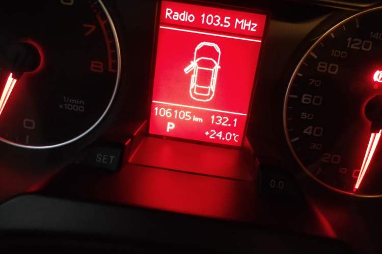 Used Audi A4L 2011 2.0 TFSI Standard Model Odometer Close Up