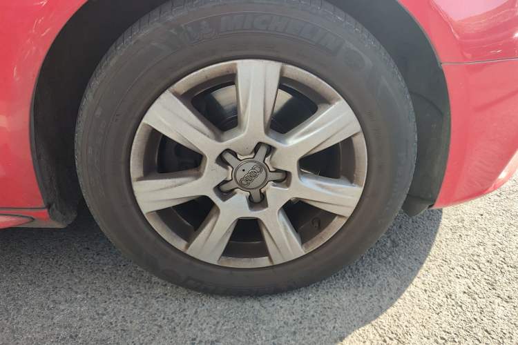 Used Audi A4L 2011 2.0 TFSI Standard Model Right Front Wheel Hub