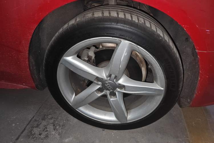 Used Audi A4L 2011 2.0 TFSI Standard Model Right Front Wheel Hub