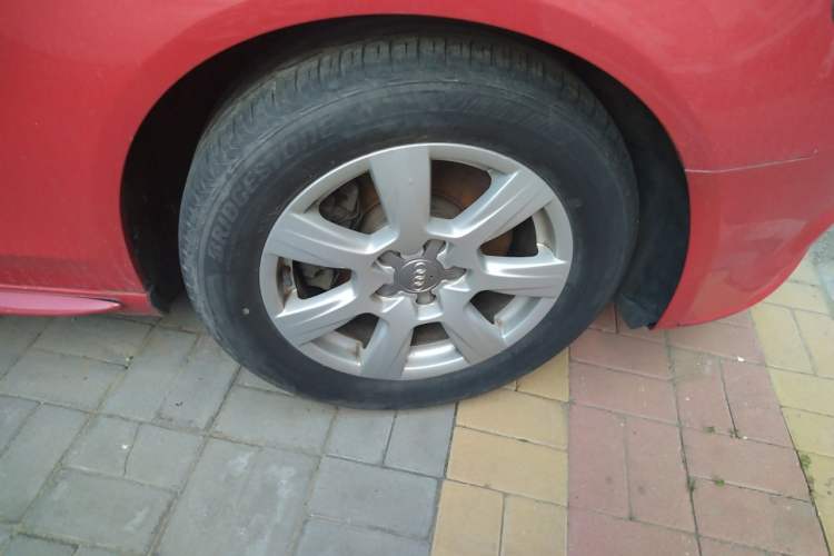 Used Audi A4L 2011 2.0 TFSI Comfort Model Right Front Wheel Hub