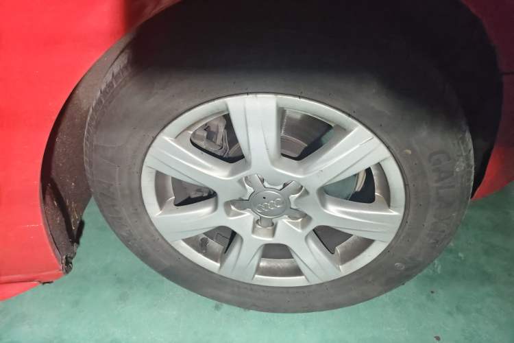 Used Audi A4L 2011 2.0 TFSI Comfort Model Right Front Wheel Hub