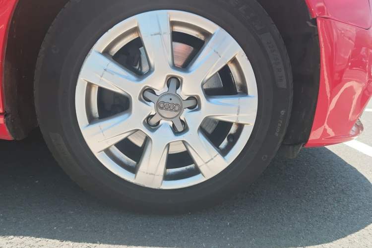 Used Audi A4L 2011 2.0 TFSI Comfort Model Right Front Wheel Hub