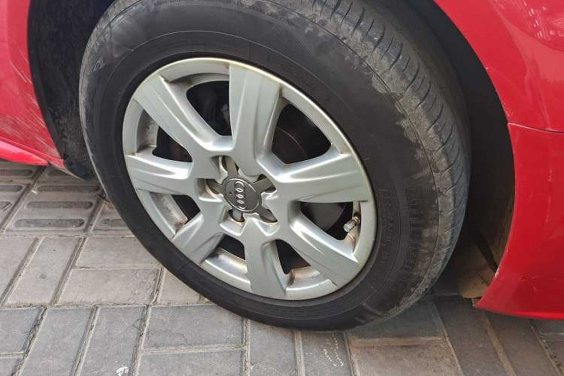 Used Audi A4L 2011 2.0 TFSI Comfort Model Right Front Wheel Hub