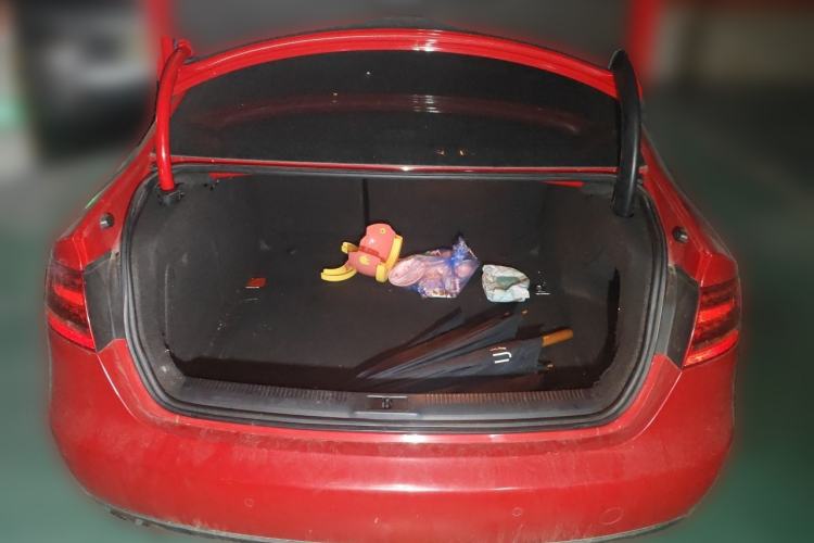Used Audi A4L 2011 2.0 TFSI Comfort Model Trunk