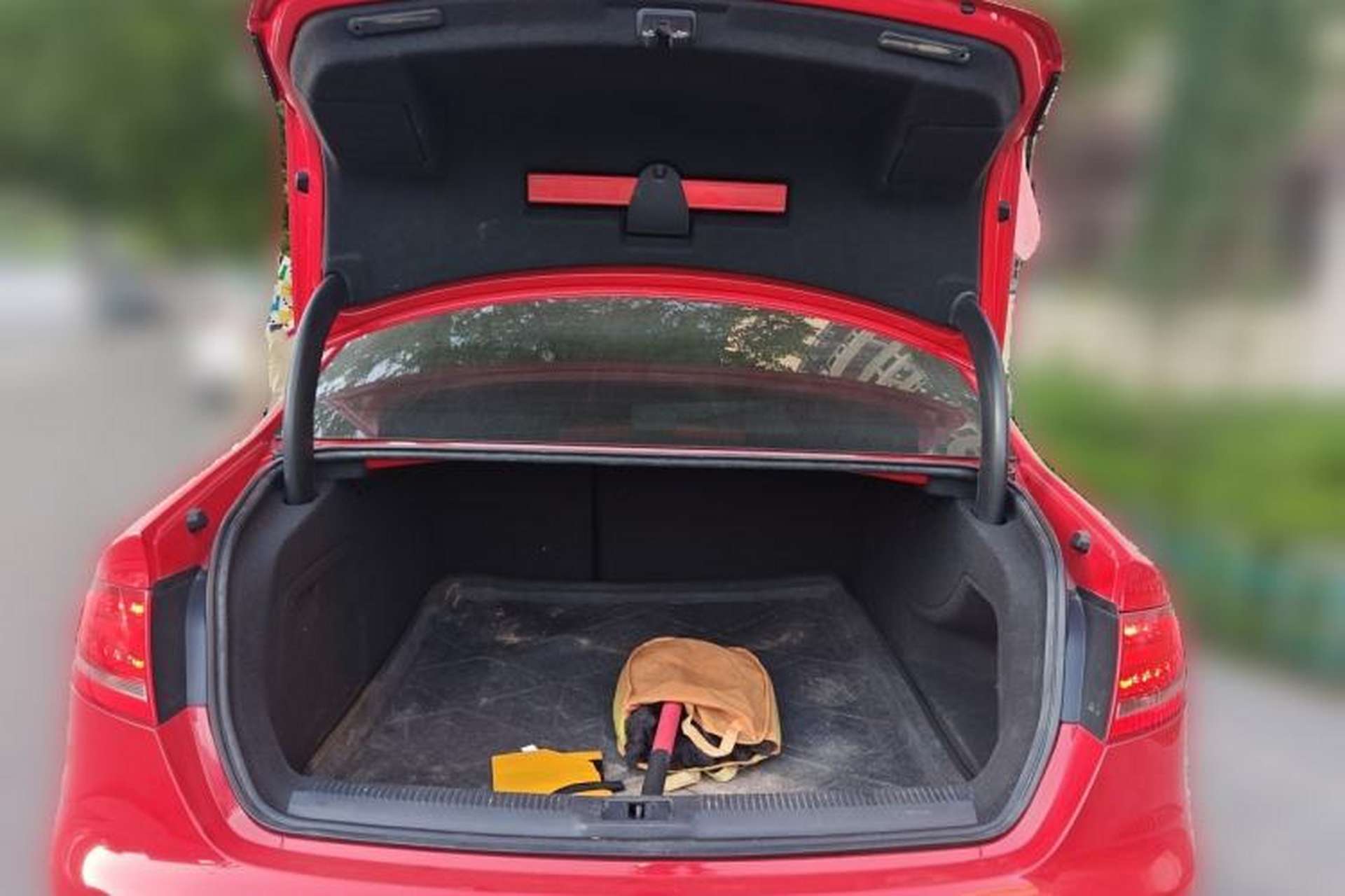Used Audi A4L 2011 2.0 TFSI Comfort Model Trunk