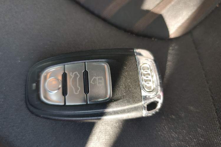Used Audi A4L 2011 2.0 TFSI Standard Model Vehicle Key