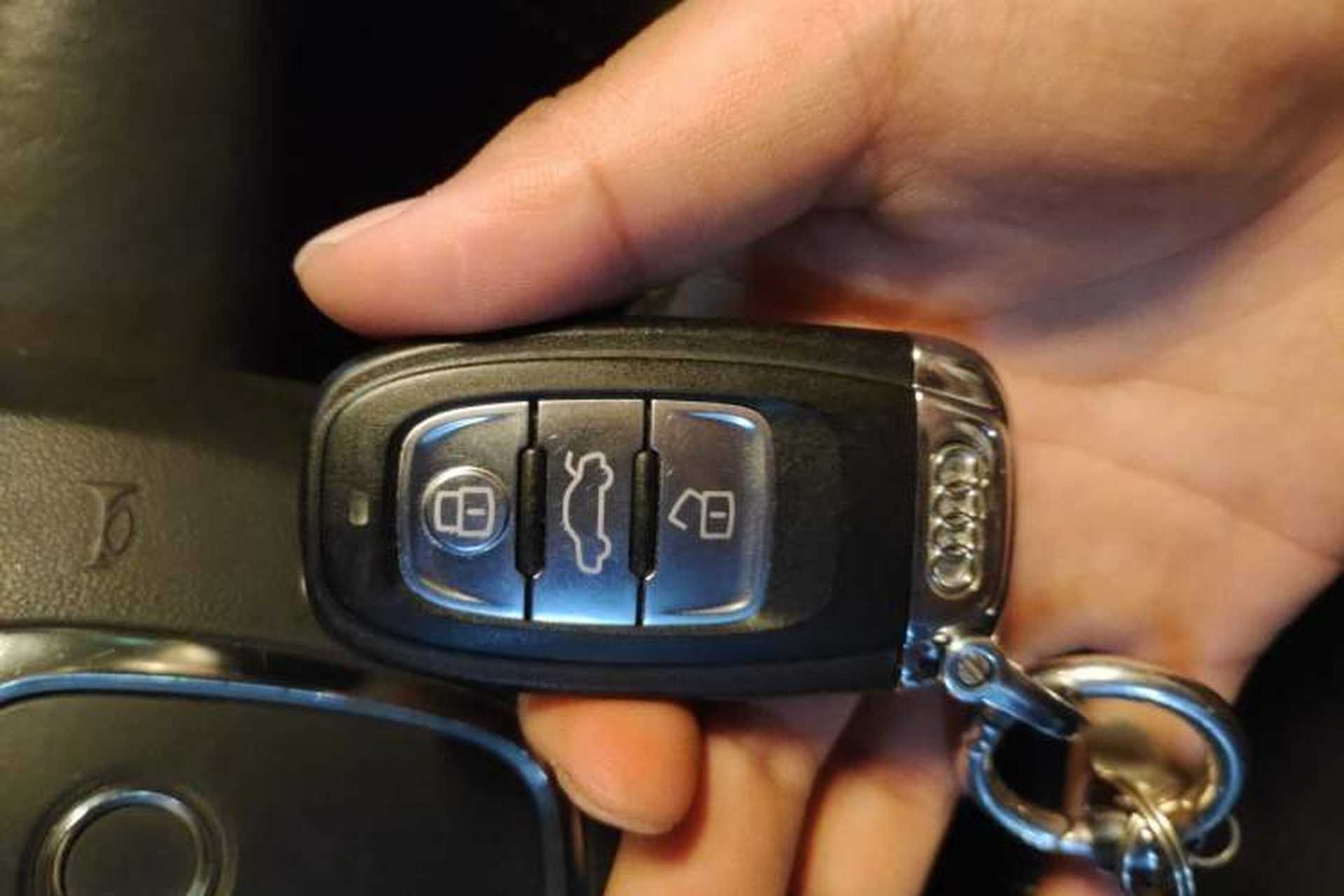 Used Audi A4L 2011 2.0 TFSI Standard Model Vehicle Key