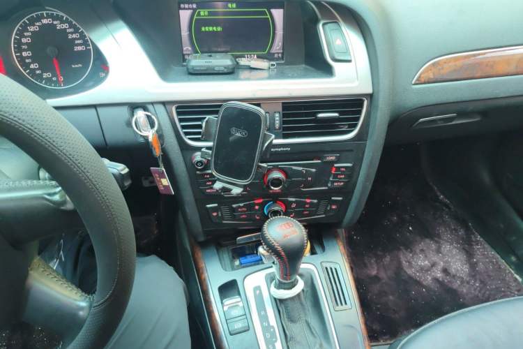 Used Audi A4L 2011 2.0 TFSI Standard Model Audio And AC Panel
