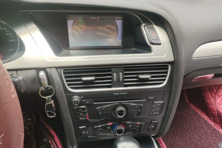 Used Audi A4L 2011 2.0 TFSI Standard Model Audio And AC Panel