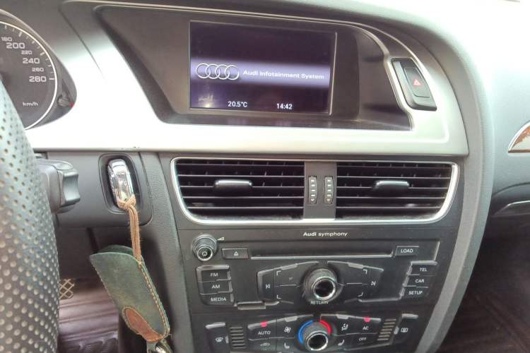 Used Audi A4L 2011 2.0 TFSI Comfort Model Audio And AC Panel
