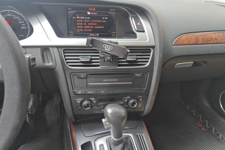 Used Audi A4L 2011 2.0 TFSI Luxury Model Audio And AC Panel
