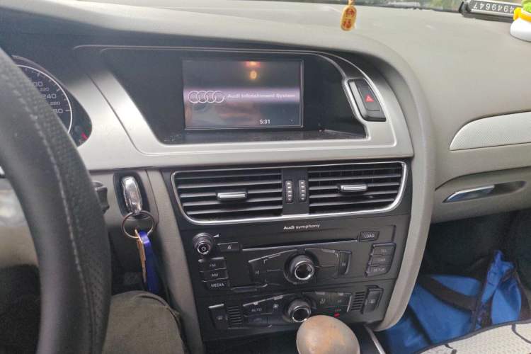 Used Audi A4L 2011 2.0 TFSI Standard Model Audio And AC Panel