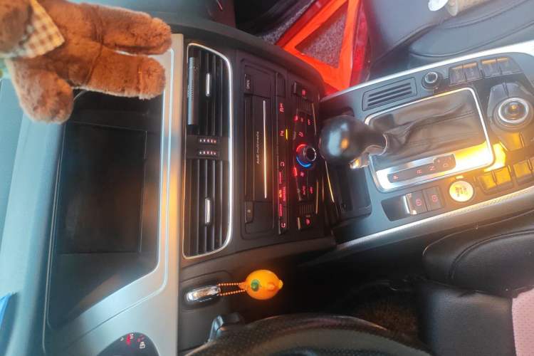 Used Audi A4L 2011 2.0 TFSI Sport Edition Audio And AC Panel