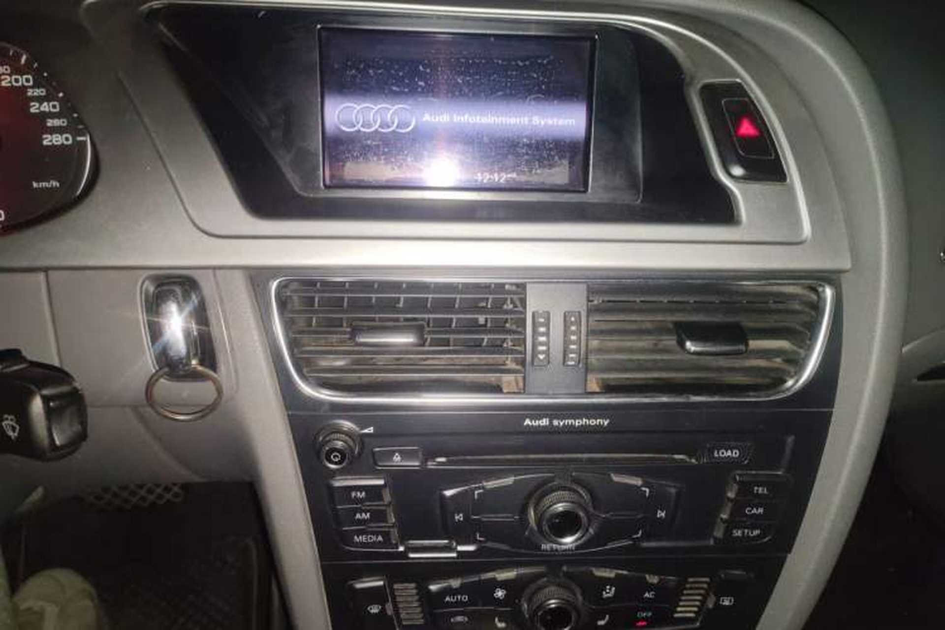 Used Audi A4L 2011 2.0 TFSI Luxury Model Audio And AC Panel