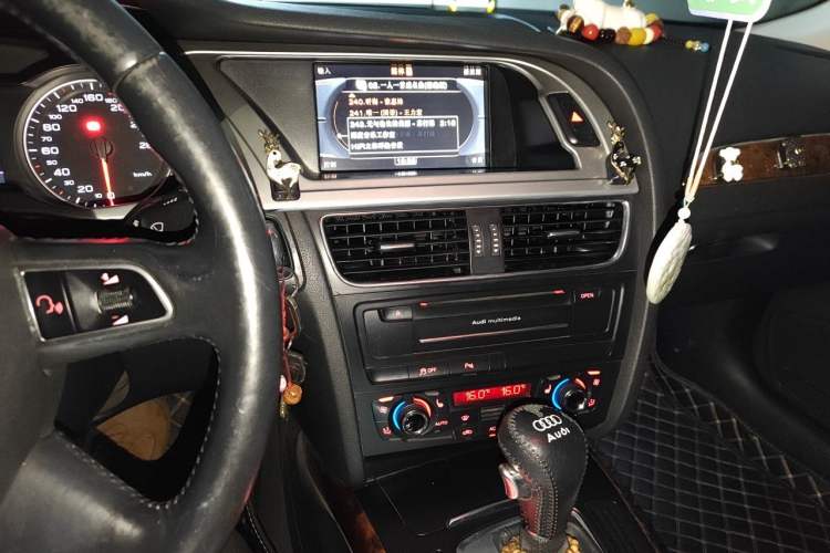 Used Audi A4L 2011 2.0 TFSI Technology Edition Audio And AC Panel