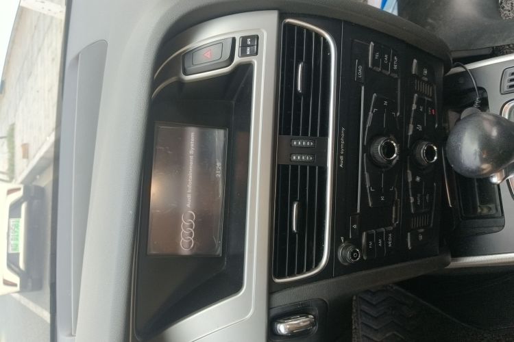 Used Audi A4L 2011 2.0 TFSI Standard Model Audio And AC Panel