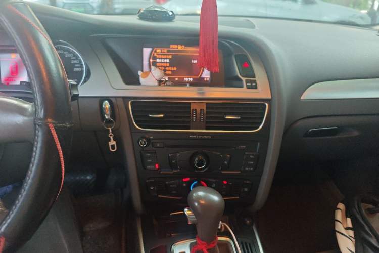 Used Audi A4L 2011 2.0 TFSI Standard Model Audio And AC Panel