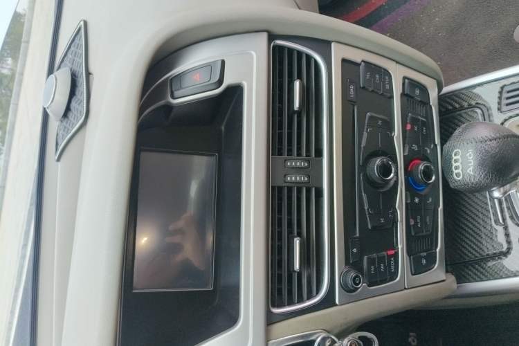 Used Audi A4L 2011 2.0 TFSI Comfort Model Audio And AC Panel