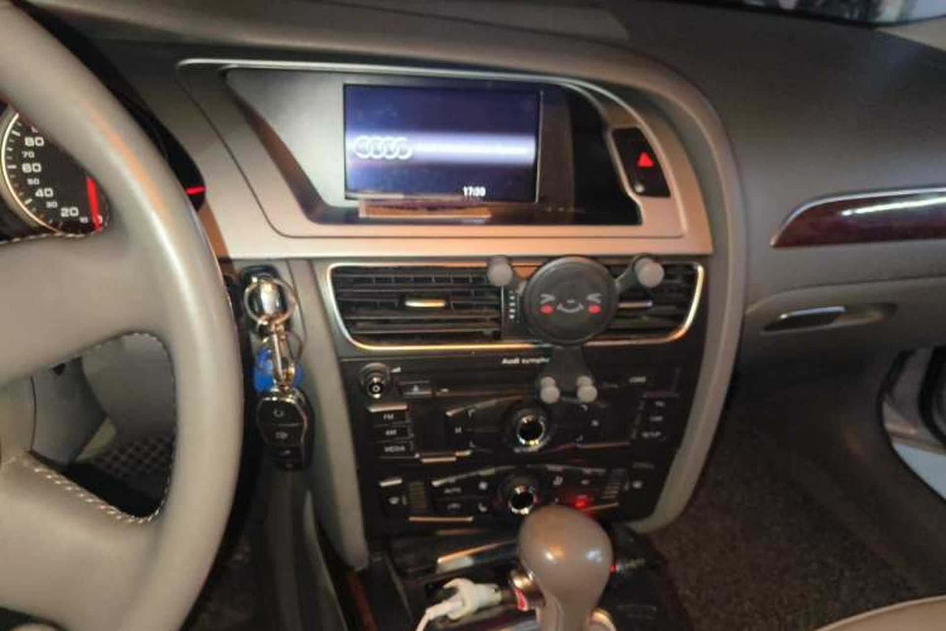 Used Audi A4L 2011 2.0 TFSI Comfort Model Audio And AC Panel