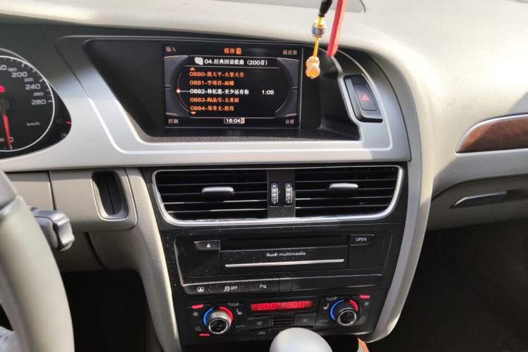 Used Audi A4L 2011 2.0 TFSI Luxury Model Audio And AC Panel