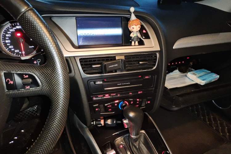 Used Audi A4L 2011 2.0 TFSI Sport Edition Audio And AC Panel