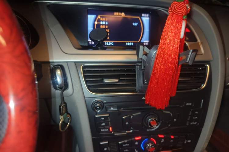 Used Audi A4L 2011 2.0 TFSI Standard Model Audio And AC Panel