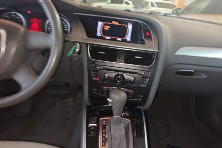 Used Audi A4L 2011 2.0 TFSI Standard Model Audio And AC Panel