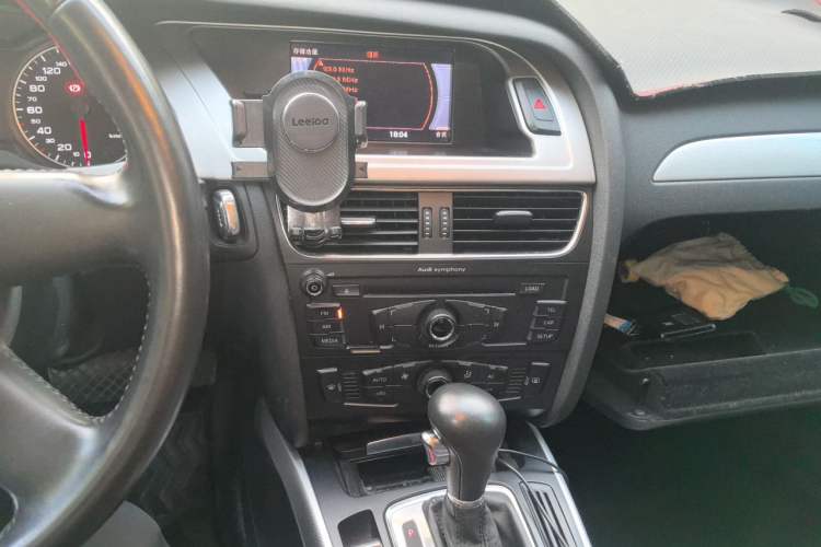 Used Audi A4L 2011 2.0 TFSI Standard Model Audio And AC Panel