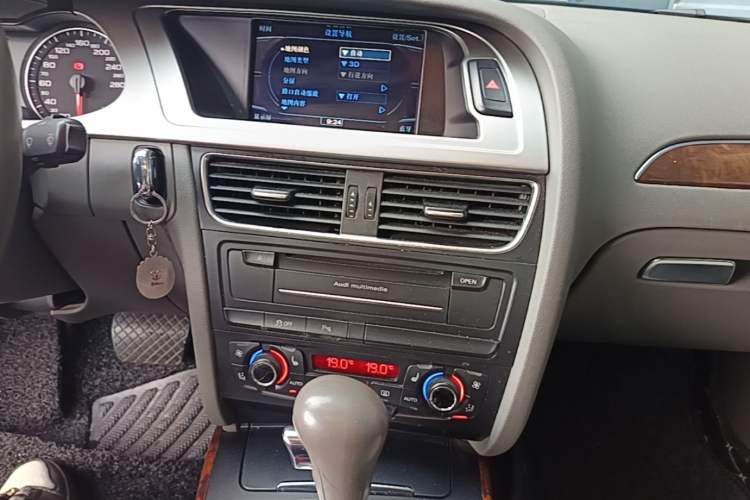 Used Audi A4L 2011 2.0 TFSI Technology Edition Audio And AC Panel