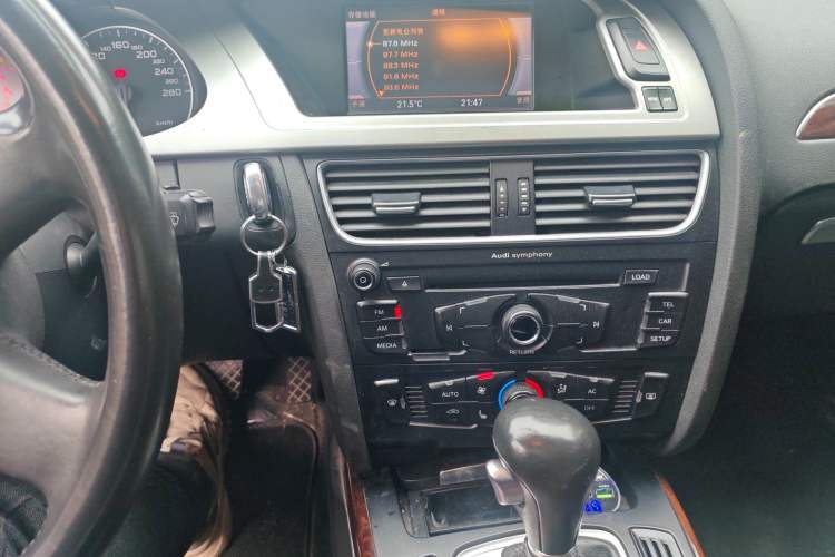 Used Audi A4L 2011 2.0 TFSI Comfort Model Audio And AC Panel