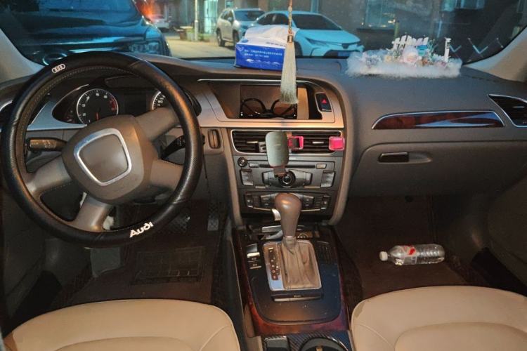 Used Audi A4L 2011 2.0 TFSI Comfort Model Center Console