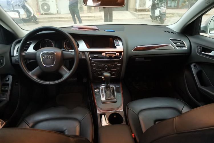 Used Audi A4L 2011 2.0 TFSI Comfort Model Center Console