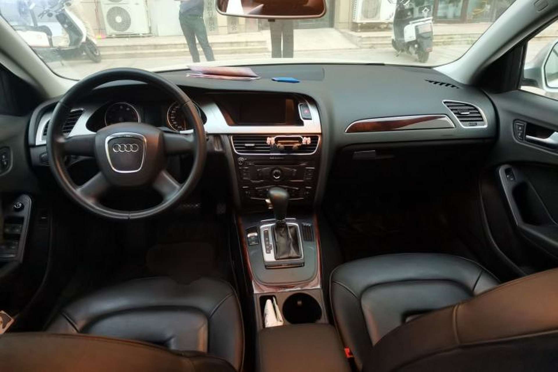 Used Audi A4L 2011 2.0 TFSI Comfort Model Center Console